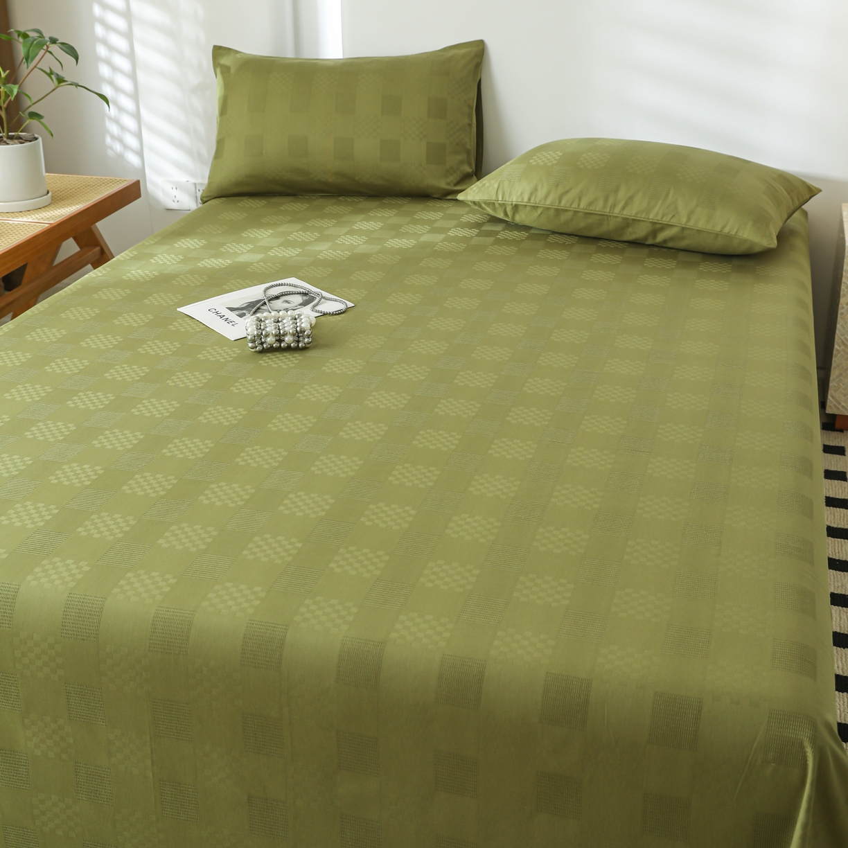 91家纺网 家纺一手货源 找家纺 简宜家居（朝初家纺） 2025新款60支贡缎提花A版纯棉床单 格子-绿