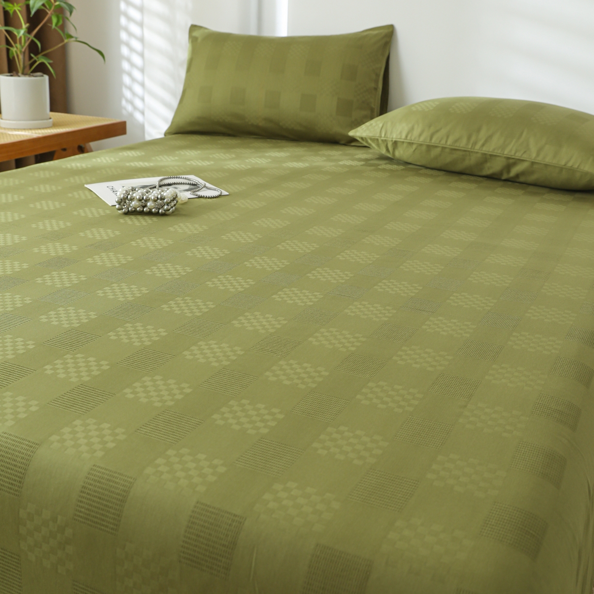 91家纺网 家纺一手货源 找家纺 简宜家居（朝初家纺） 2025新款60支贡缎提花A版纯棉床单 格子-绿