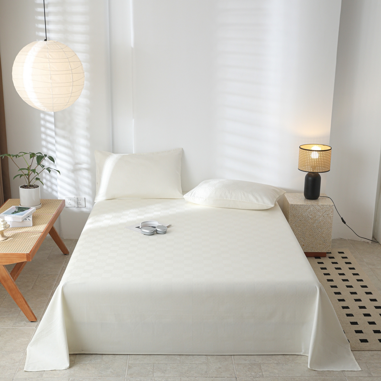 91家纺网 家纺一手货源 找家纺 简宜家居（朝初家纺） 2025新款60支贡缎提花A版纯棉床单 格子-米白