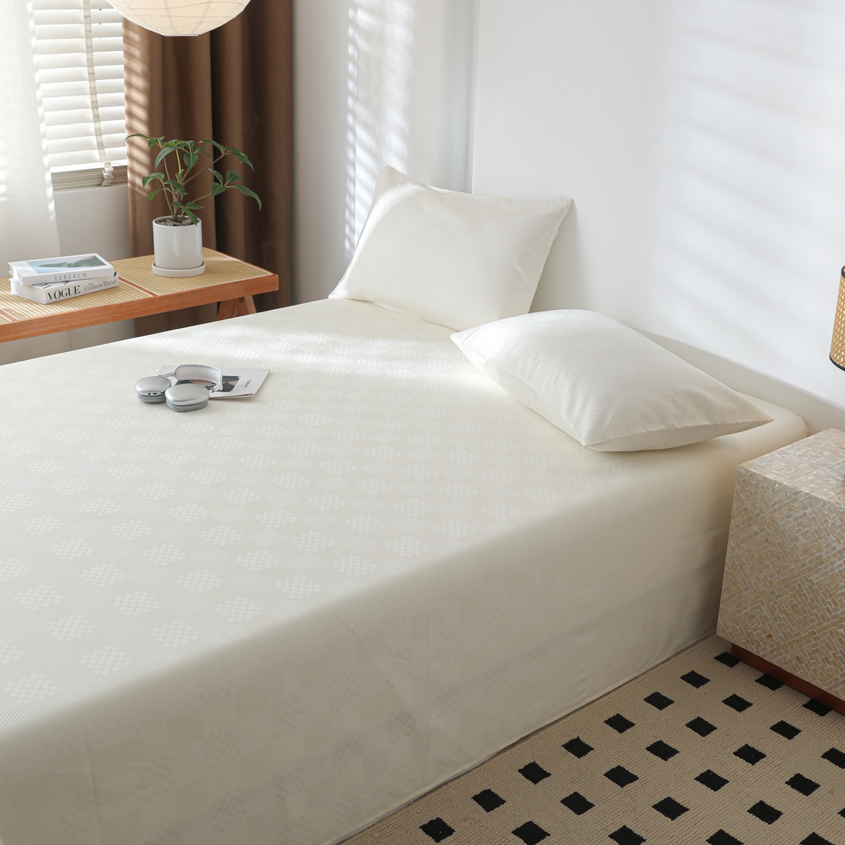 91家纺网 家纺一手货源 找家纺 简宜家居（朝初家纺） 2025新款60支贡缎提花A版纯棉床单 格子-米白