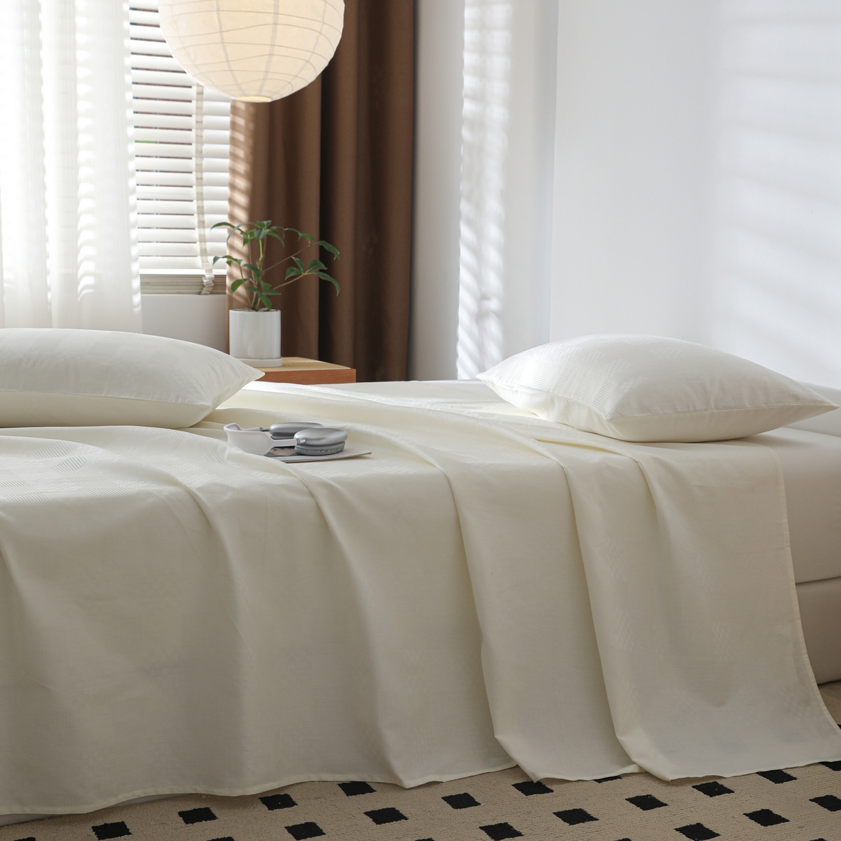 91家纺网 家纺一手货源 找家纺 简宜家居（朝初家纺） 2025新款60支贡缎提花A版纯棉床单 格子-米白