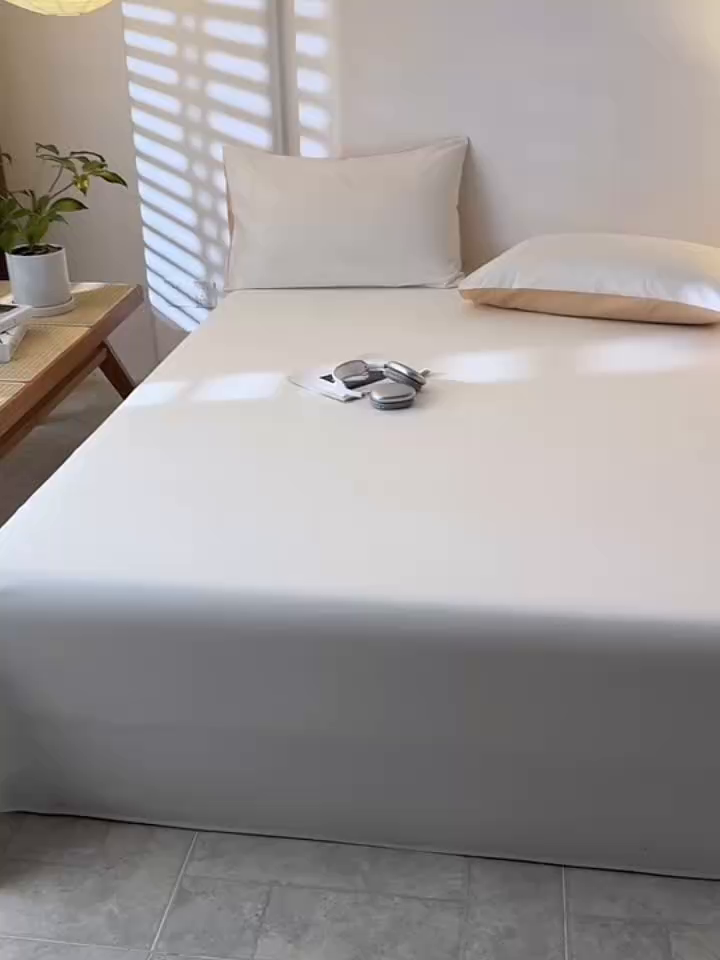 91家纺网 家纺一手货源 找家纺 简宜家居（朝初家纺） 2025新款60支贡缎提花A版纯棉床单 格子-米白