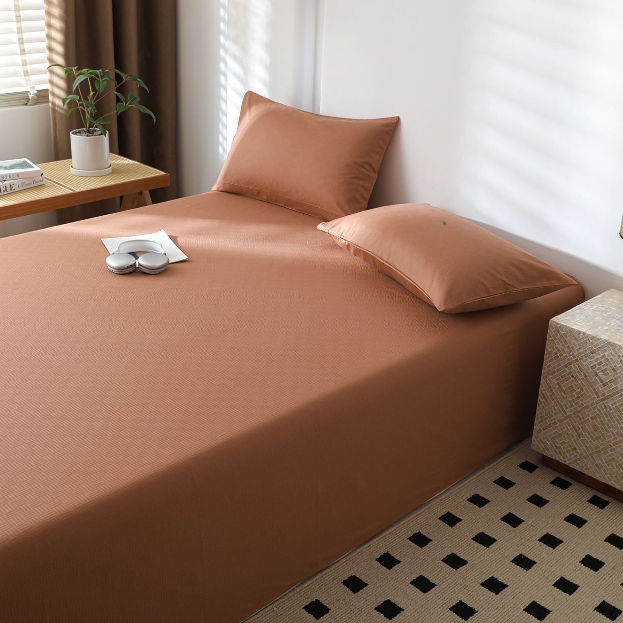 91家纺网 家纺一手货源 找家纺 简宜家居（朝初家纺） 2025新款60支贡缎提花A版纯棉床单 简约-咖