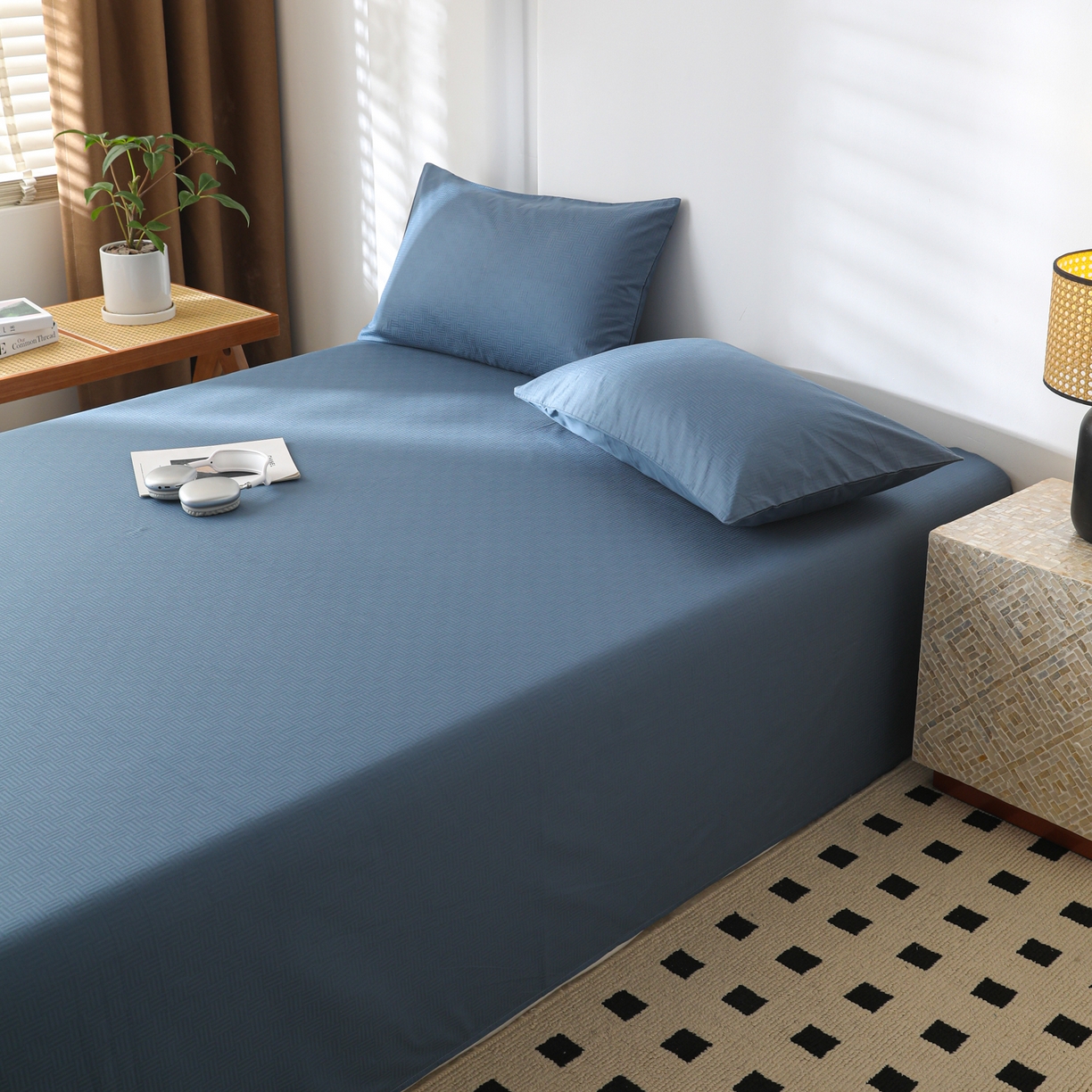 91家纺网 家纺一手货源 找家纺 简宜家居（朝初家纺） 2025新款60支贡缎提花A版纯棉床单 简约-蓝