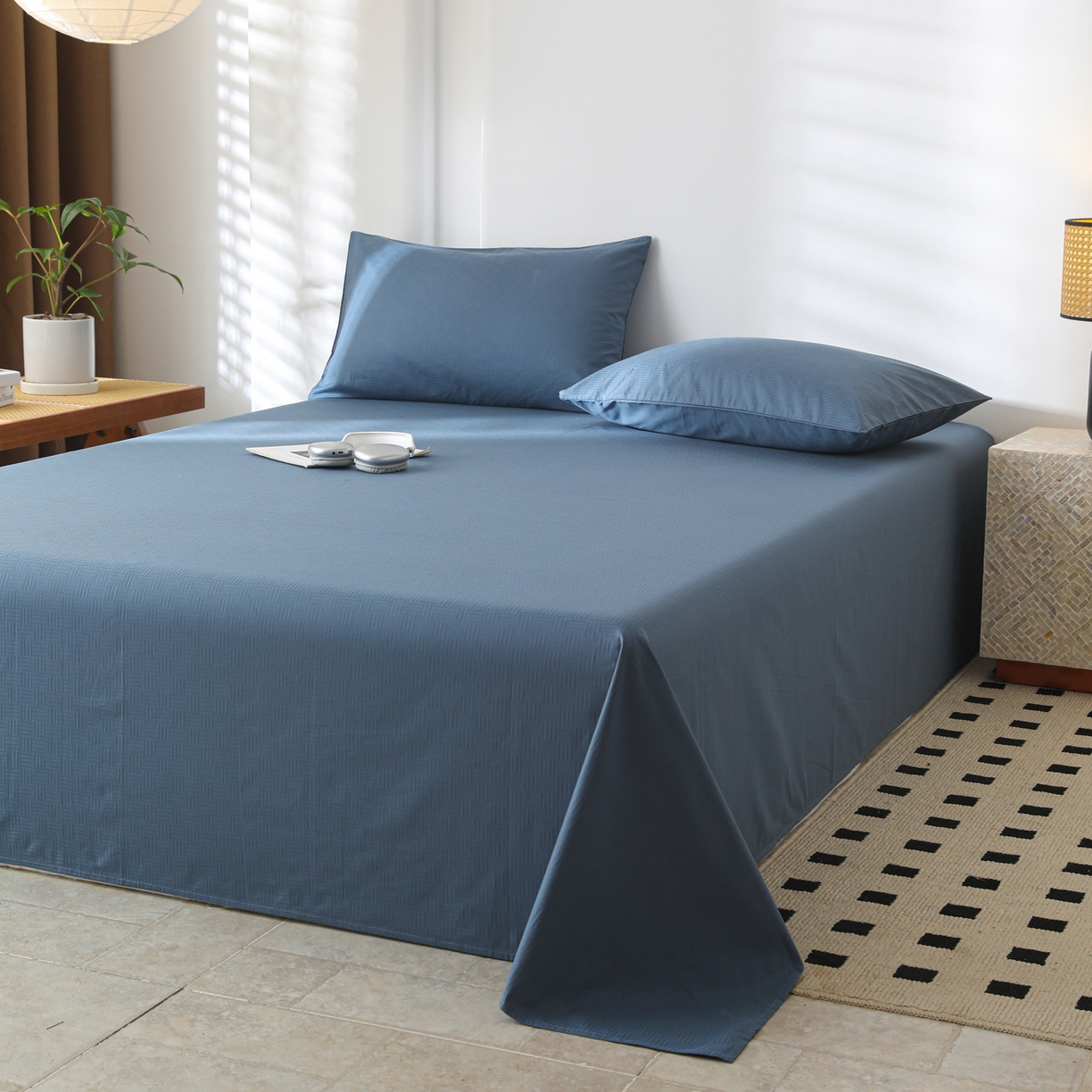 91家纺网 家纺一手货源 找家纺 简宜家居（朝初家纺） 2025新款60支贡缎提花A版纯棉床单 简约-蓝