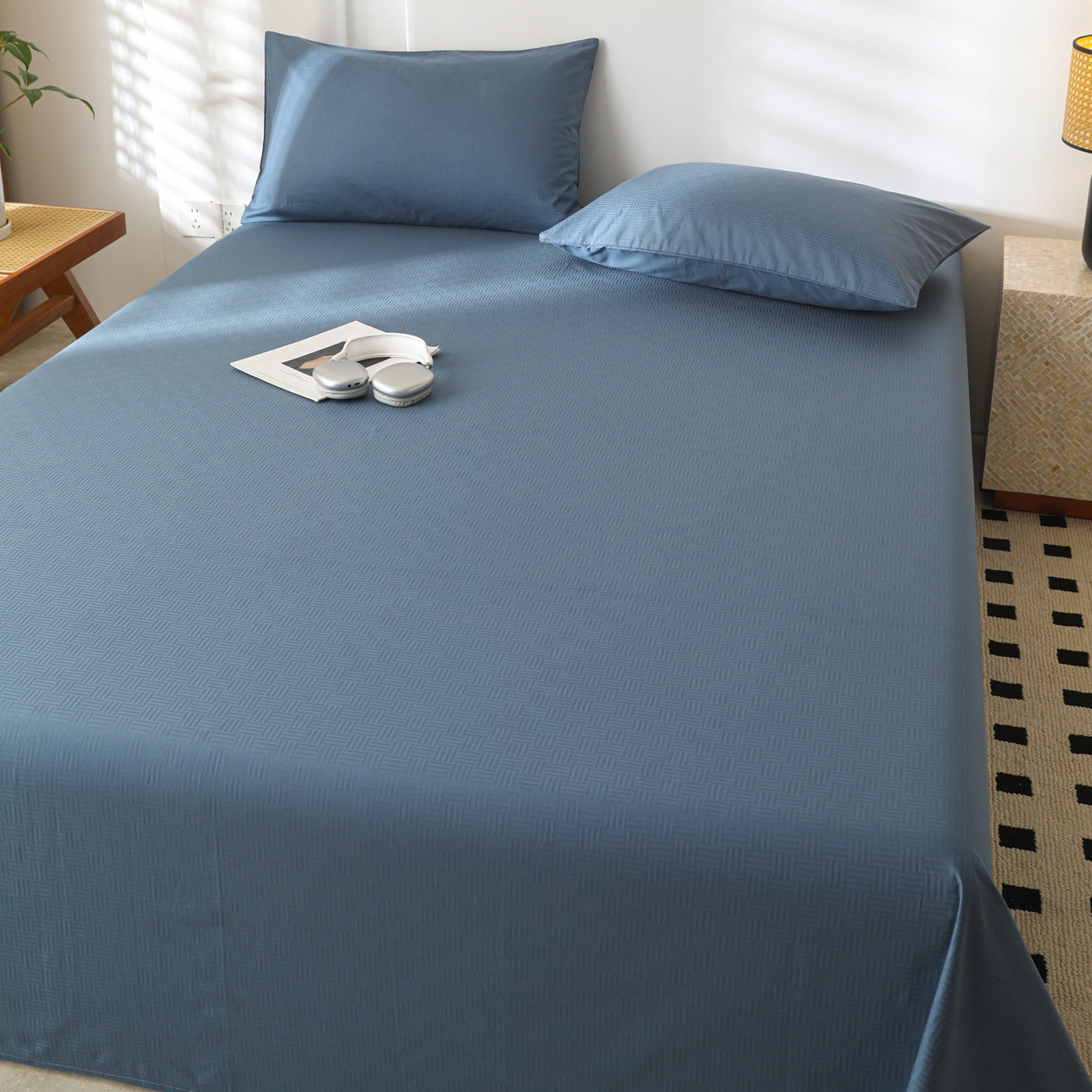 91家纺网 家纺一手货源 找家纺 简宜家居（朝初家纺） 2025新款60支贡缎提花A版纯棉床单 简约-蓝