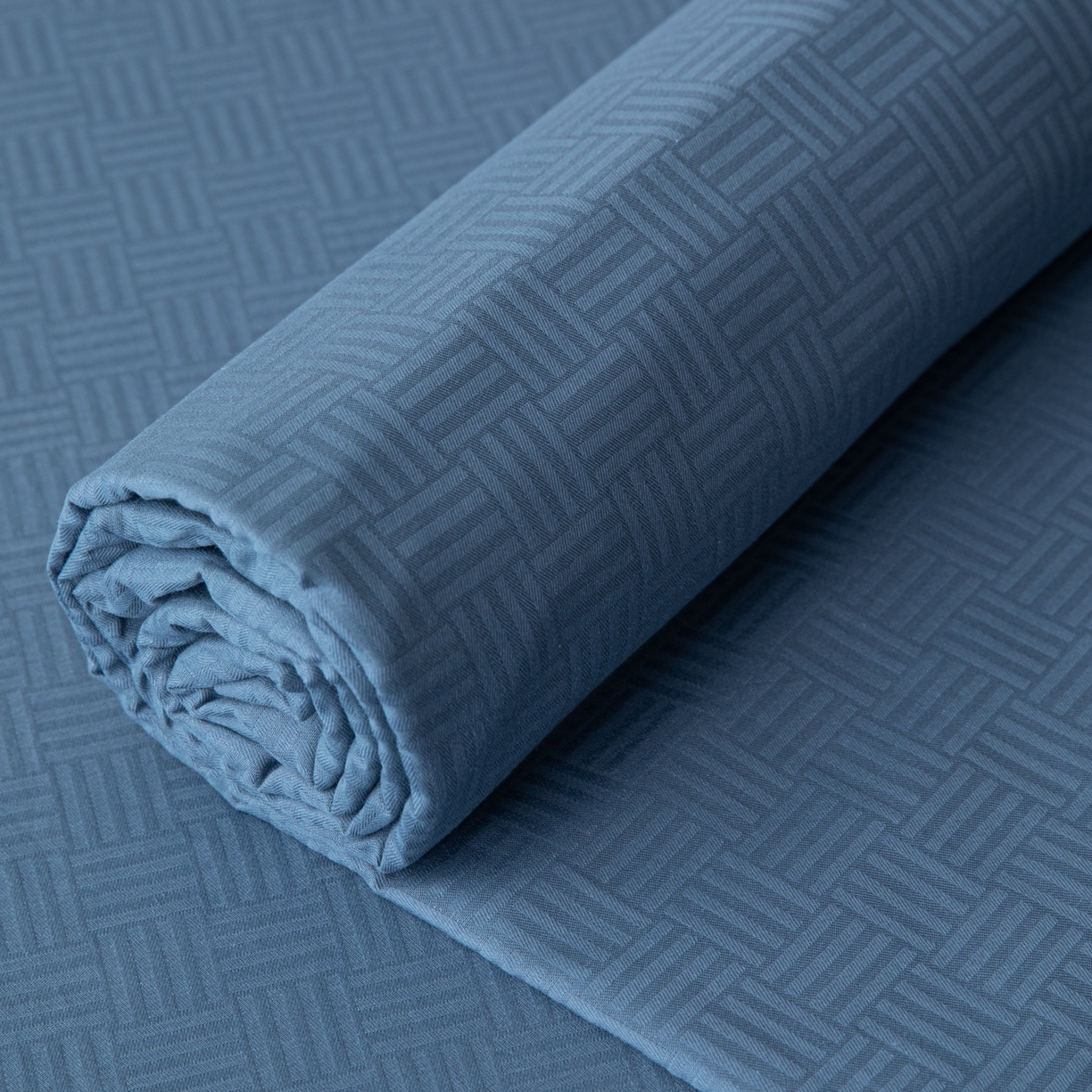 91家纺网 家纺一手货源 找家纺 简宜家居（朝初家纺） 2025新款60支贡缎提花A版纯棉床单 简约-蓝