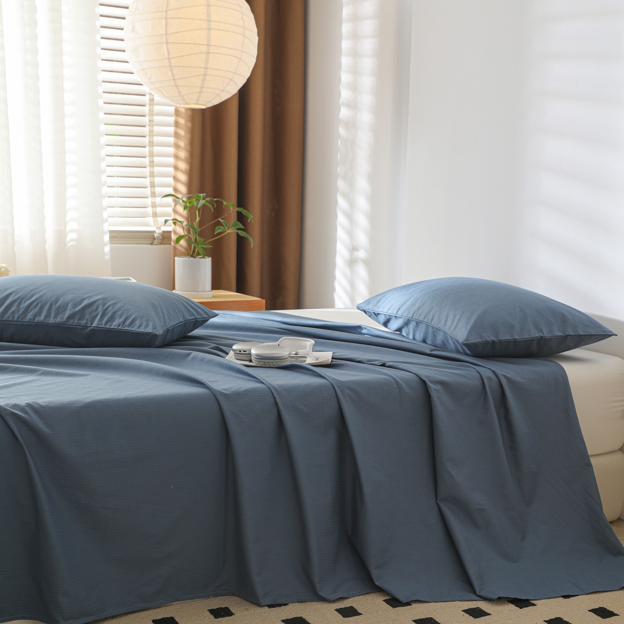 91家纺网 家纺一手货源 找家纺 简宜家居（朝初家纺） 2025新款60支贡缎提花A版纯棉床单 简约-蓝