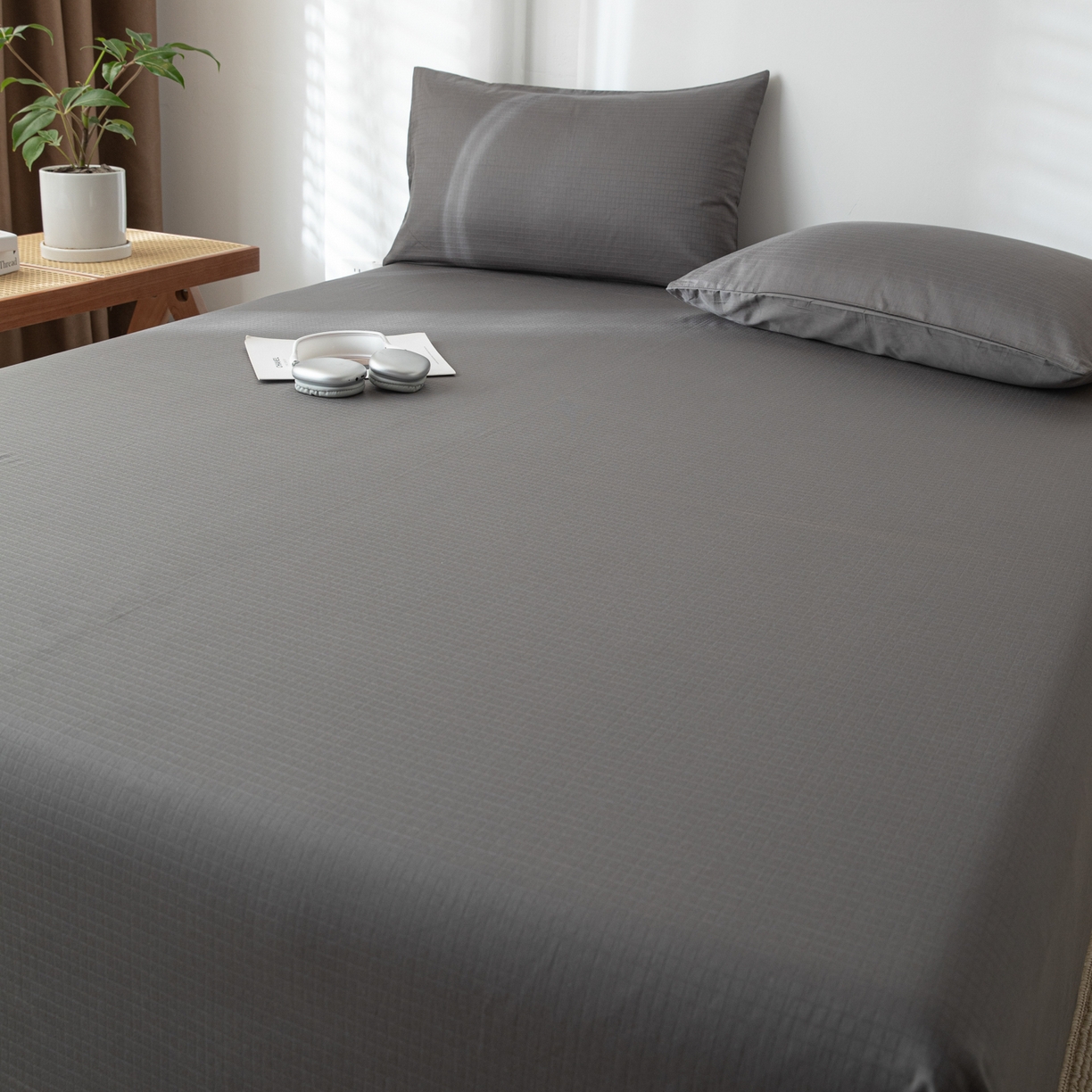 91家纺网 家纺一手货源 找家纺 简宜家居（朝初家纺） 2025新款60支贡缎提花A版纯棉床单 绅士-灰