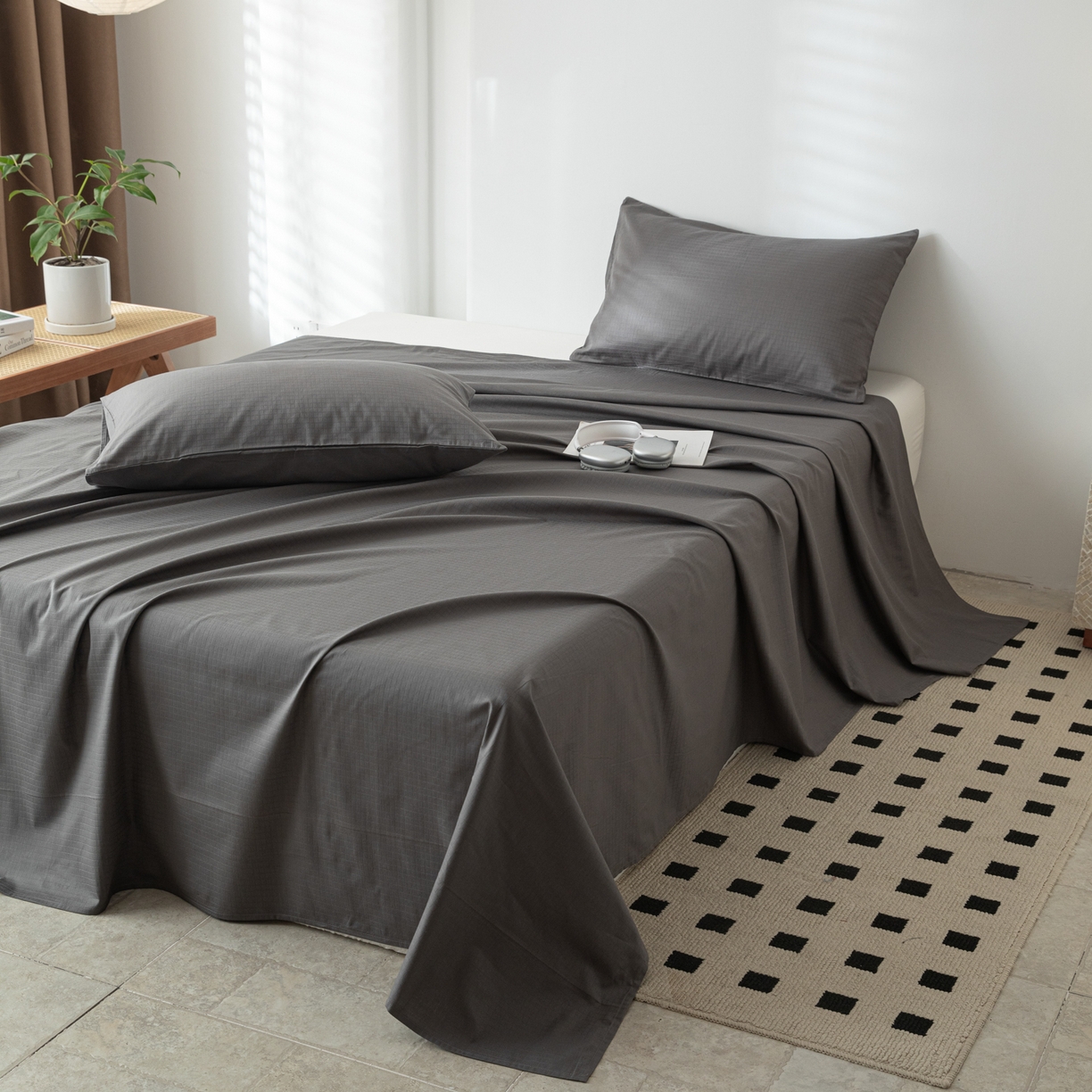 91家纺网 家纺一手货源 找家纺 简宜家居（朝初家纺） 2025新款60支贡缎提花A版纯棉床单 绅士-灰