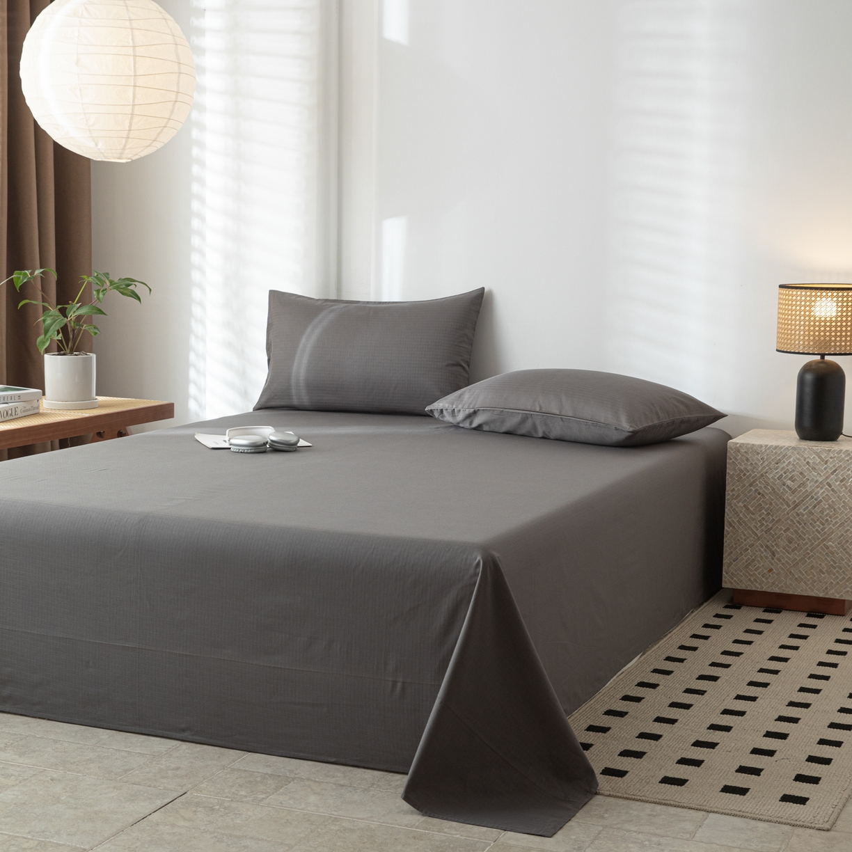 91家纺网 家纺一手货源 找家纺 简宜家居（朝初家纺） 2025新款60支贡缎提花A版纯棉床单 绅士-灰