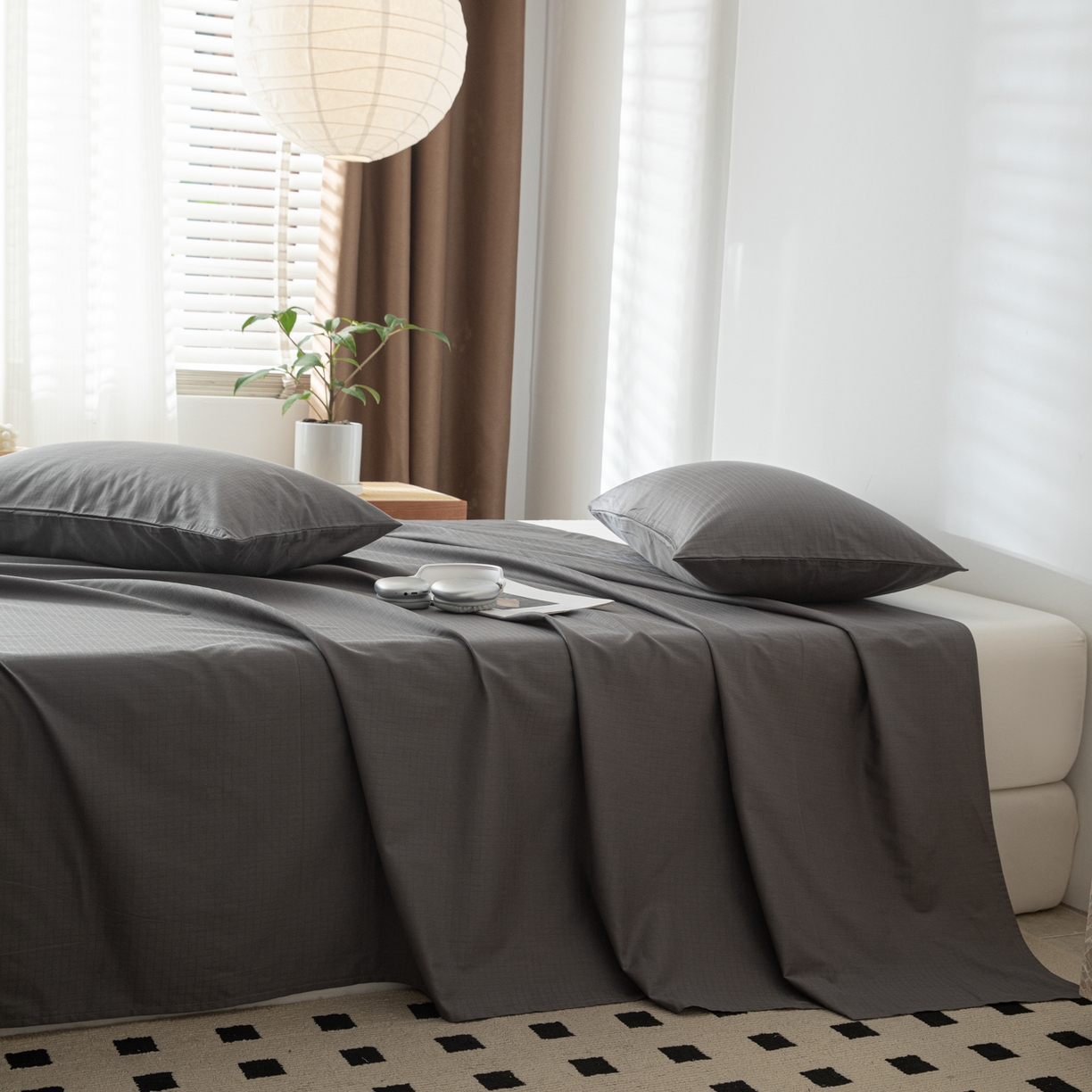 91家纺网 家纺一手货源 找家纺 简宜家居（朝初家纺） 2025新款60支贡缎提花A版纯棉床单 绅士-灰