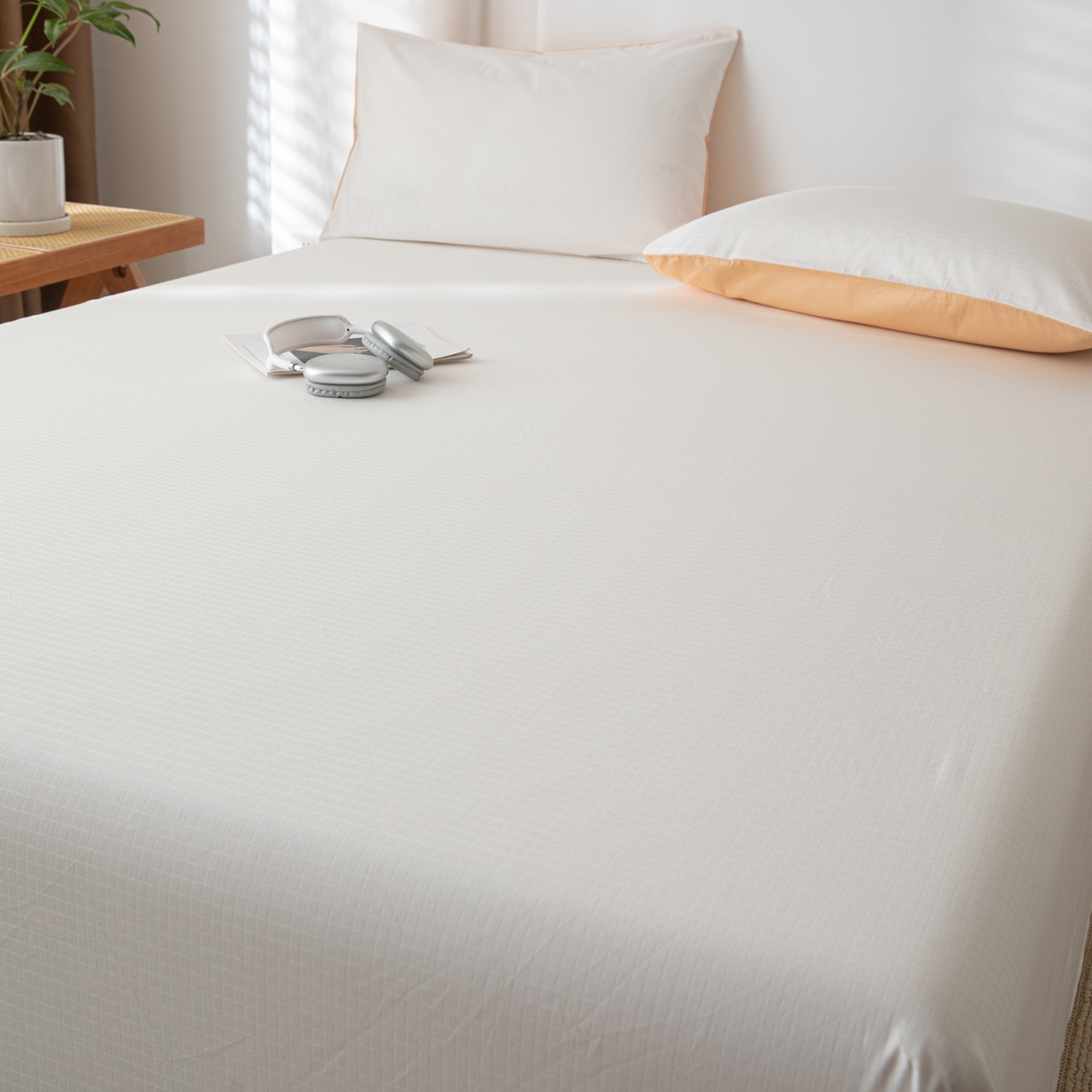 91家纺网 家纺一手货源 找家纺 简宜家居（朝初家纺） 2025新款60支贡缎提花A版纯棉床单 绅士-米白