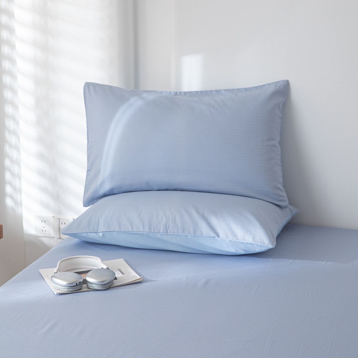 91家纺网 家纺一手货源 找家纺 简宜家居（朝初家纺） 2025新款60支贡缎提花A版纯棉床单 绅士-天蓝