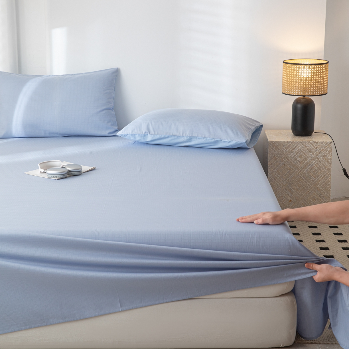 91家纺网 家纺一手货源 找家纺 简宜家居（朝初家纺） 2025新款60支贡缎提花A版纯棉床单 绅士-天蓝