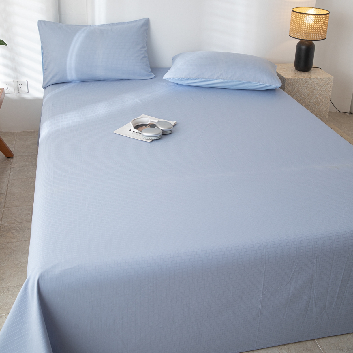 91家纺网 家纺一手货源 找家纺 简宜家居（朝初家纺） 2025新款60支贡缎提花A版纯棉床单 绅士-天蓝