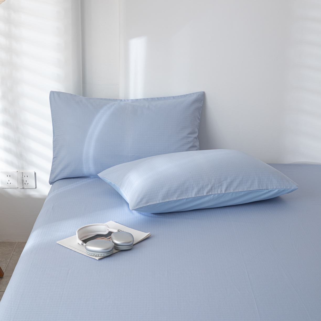 91家纺网 家纺一手货源 找家纺 简宜家居（朝初家纺） 2025新款60支贡缎提花A版纯棉床单 绅士-天蓝