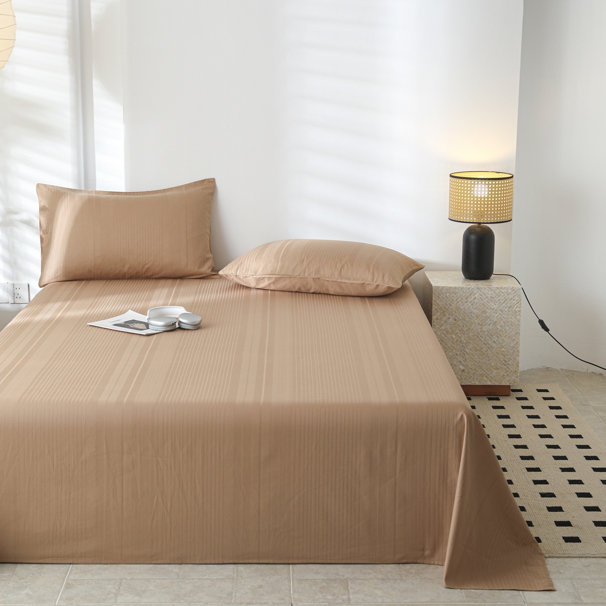 91家纺网 家纺一手货源 找家纺 简宜家居（朝初家纺） 2025新款60支贡缎提花A版纯棉床单 条纹-咖