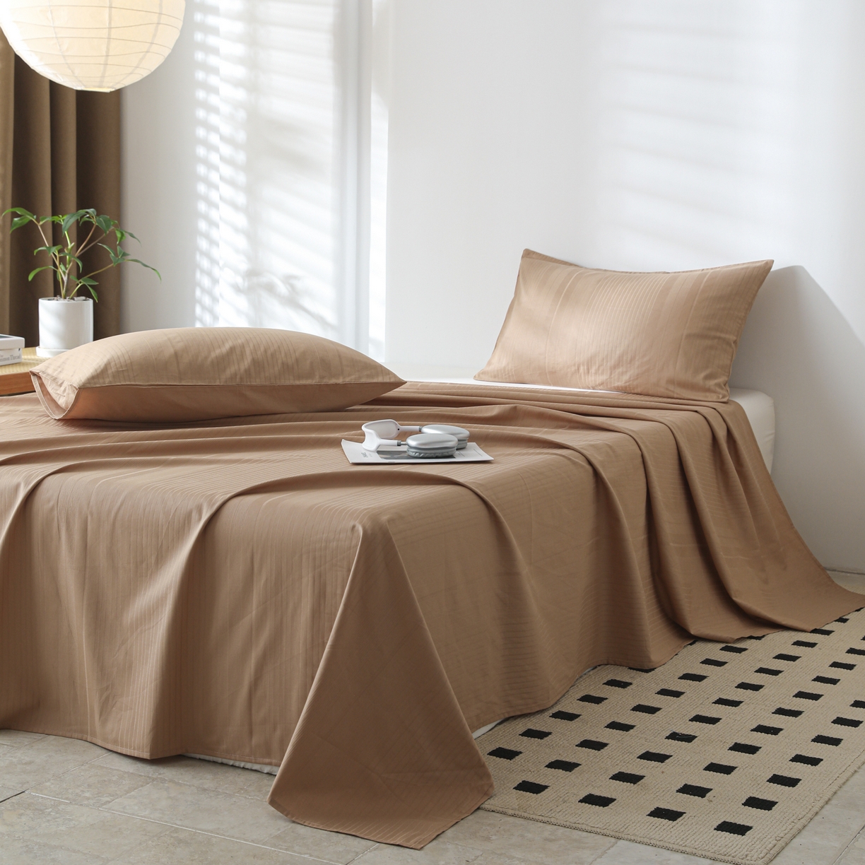 91家纺网 家纺一手货源 找家纺 简宜家居（朝初家纺） 2025新款60支贡缎提花A版纯棉床单 条纹-咖