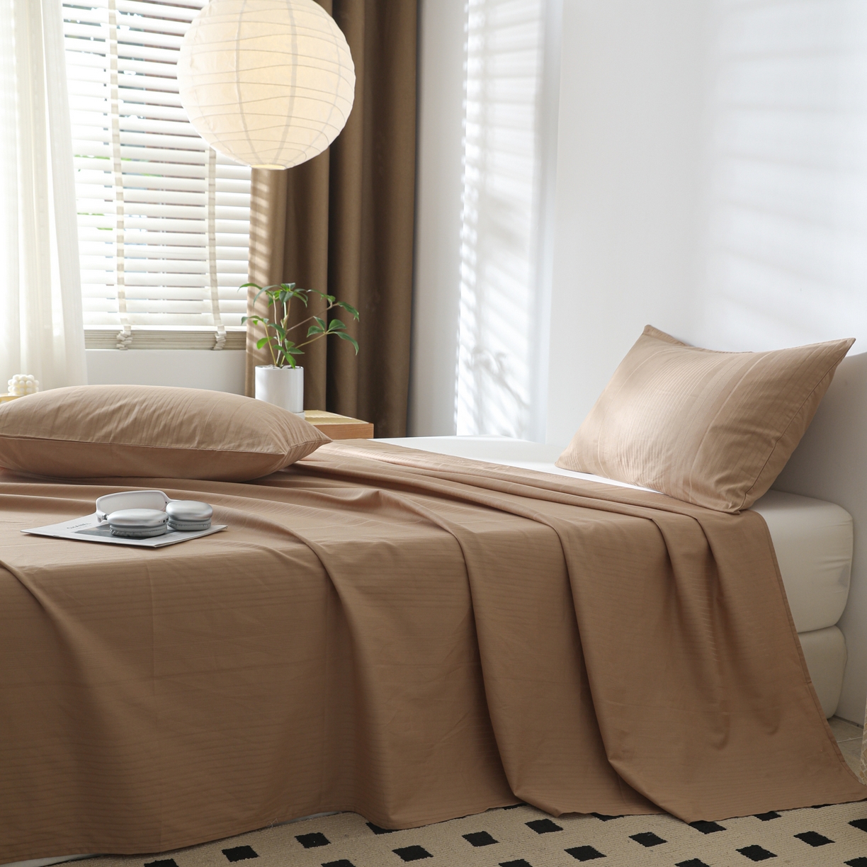 91家纺网 家纺一手货源 找家纺 简宜家居（朝初家纺） 2025新款60支贡缎提花A版纯棉床单 条纹-咖