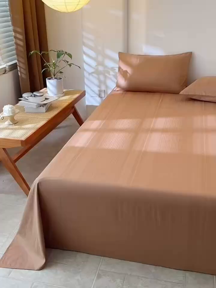 91家纺网 家纺一手货源 找家纺 简宜家居（朝初家纺） 2025新款60支贡缎提花A版纯棉床单 条纹-咖