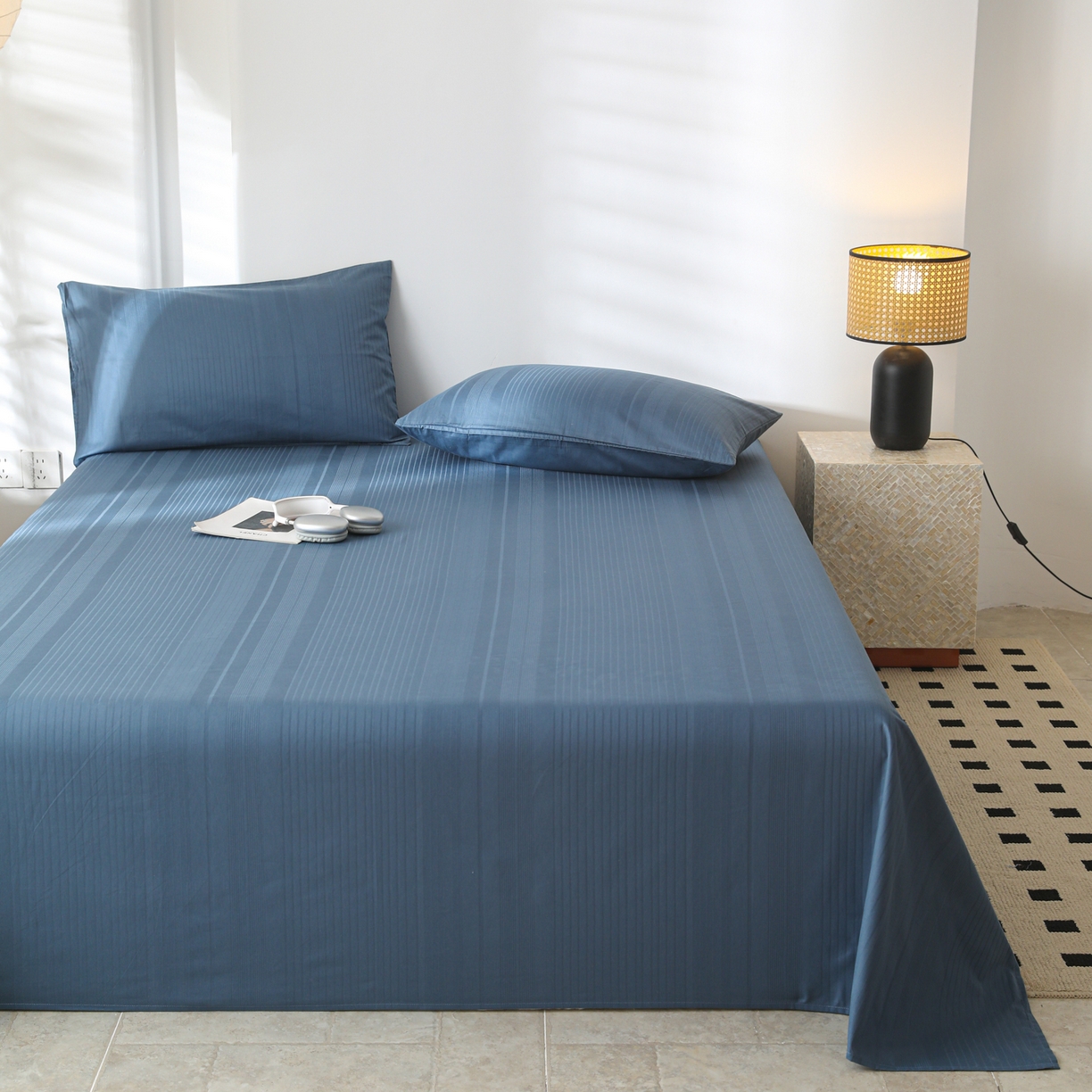 91家纺网 家纺一手货源 找家纺 简宜家居（朝初家纺） 2025新款60支贡缎提花A版纯棉床单 条纹-蓝