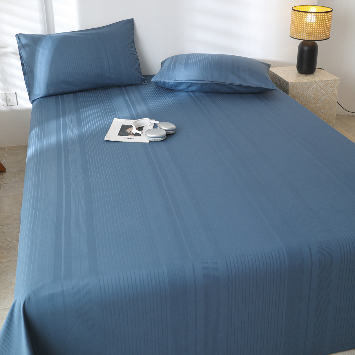 91家纺网 家纺一手货源 找家纺 简宜家居（朝初家纺） 2025新款60支贡缎提花A版纯棉床单 条纹-蓝