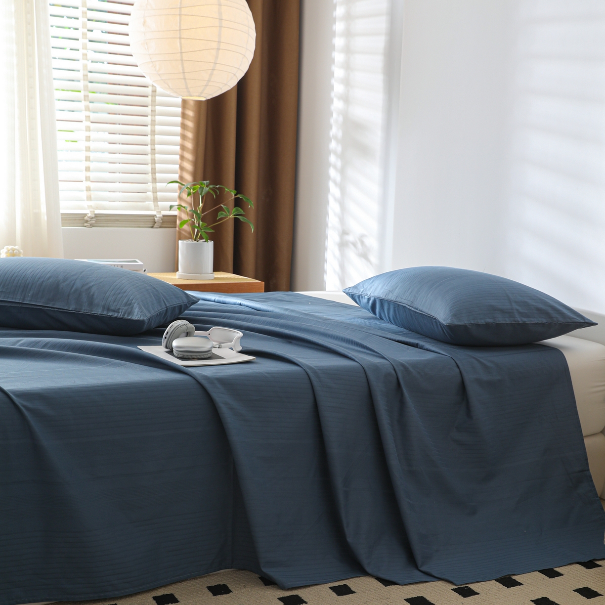 91家纺网 家纺一手货源 找家纺 简宜家居（朝初家纺） 2025新款60支贡缎提花A版纯棉床单 条纹-蓝