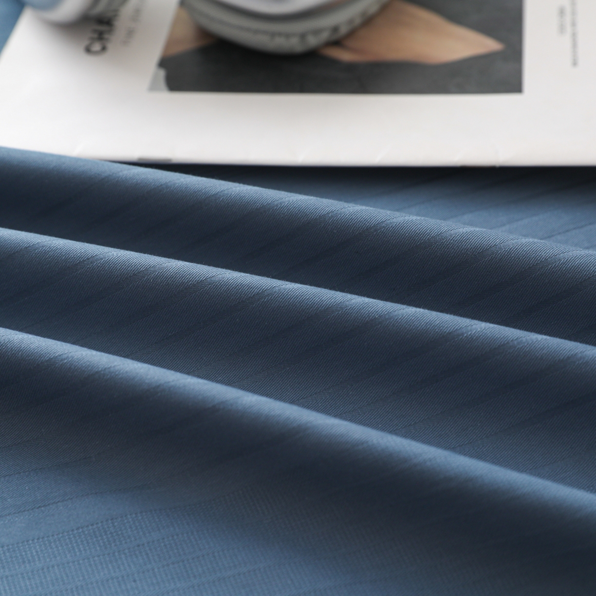 91家纺网 家纺一手货源 找家纺 简宜家居（朝初家纺） 2025新款60支贡缎提花A版纯棉床单 条纹-蓝