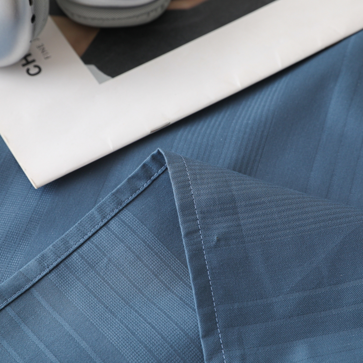 91家纺网 家纺一手货源 找家纺 简宜家居（朝初家纺） 2025新款60支贡缎提花A版纯棉床单 条纹-蓝