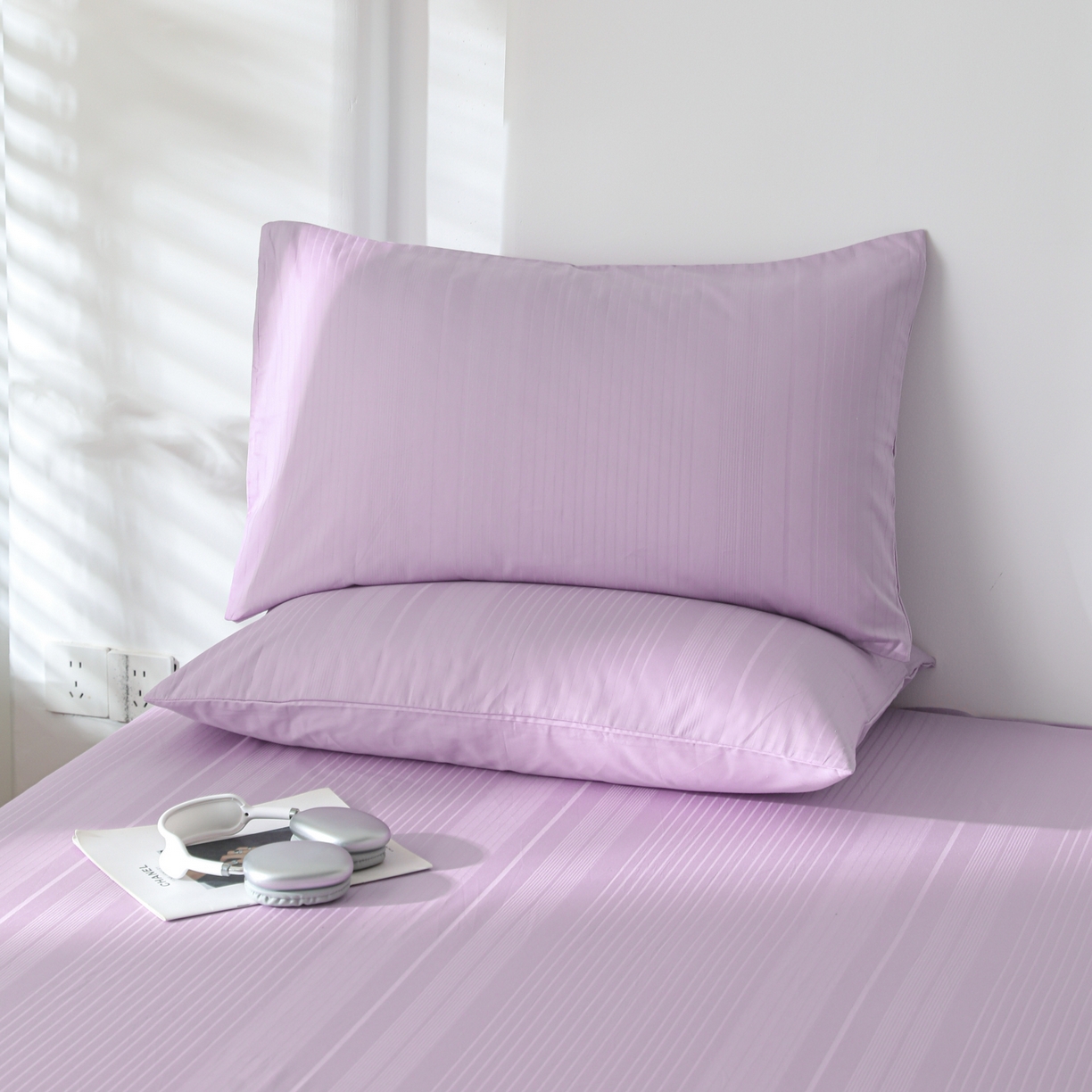 91家纺网 家纺一手货源 找家纺 简宜家居（朝初家纺） 2025新款60支贡缎提花A版纯棉床单 条纹-紫