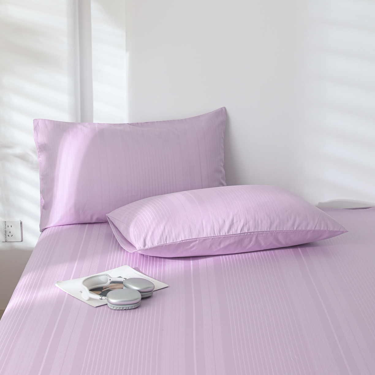 91家纺网 家纺一手货源 找家纺 简宜家居（朝初家纺） 2025新款60支贡缎提花A版纯棉床单 条纹-紫