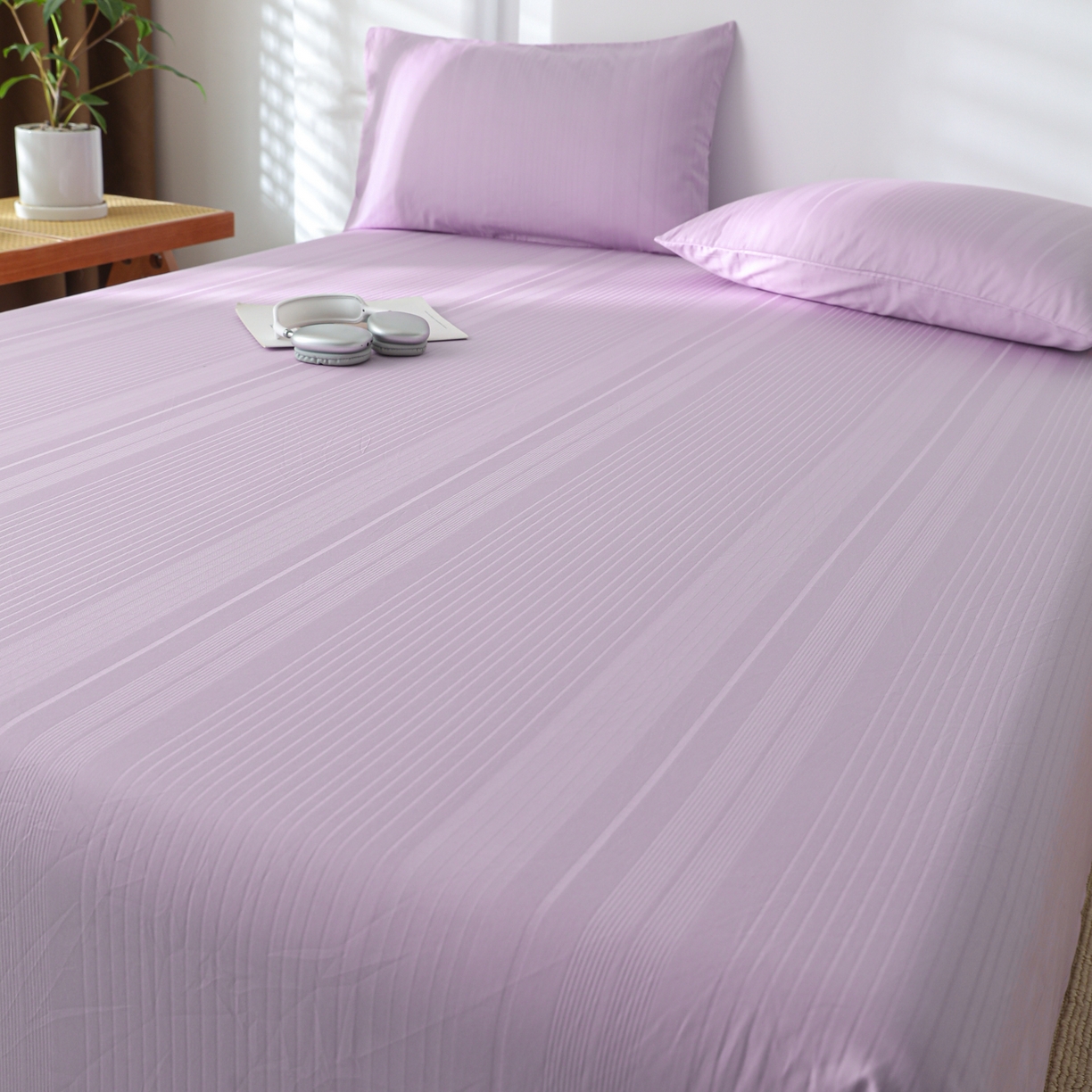 91家纺网 家纺一手货源 找家纺 简宜家居（朝初家纺） 2025新款60支贡缎提花A版纯棉床单 条纹-紫