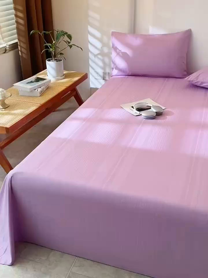 91家纺网 家纺一手货源 找家纺 简宜家居（朝初家纺） 2025新款60支贡缎提花A版纯棉床单 条纹-紫