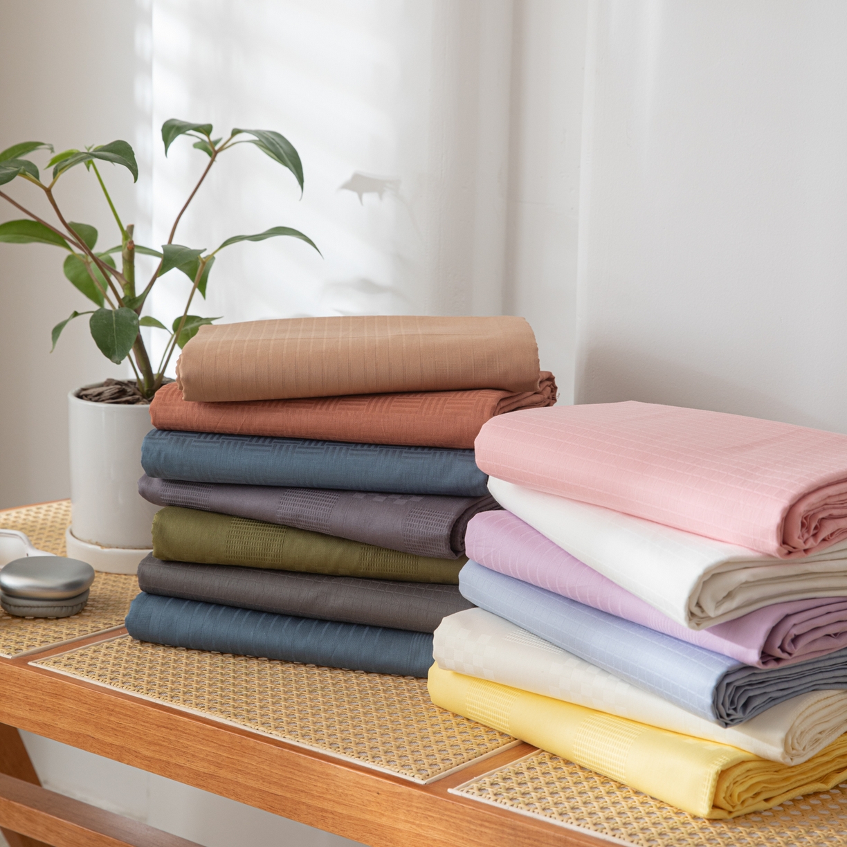 91家纺网 家纺一手货源 找家纺 简宜家居（朝初家纺） 2025新款60支贡缎提花A版纯棉床单 叠拍组合图