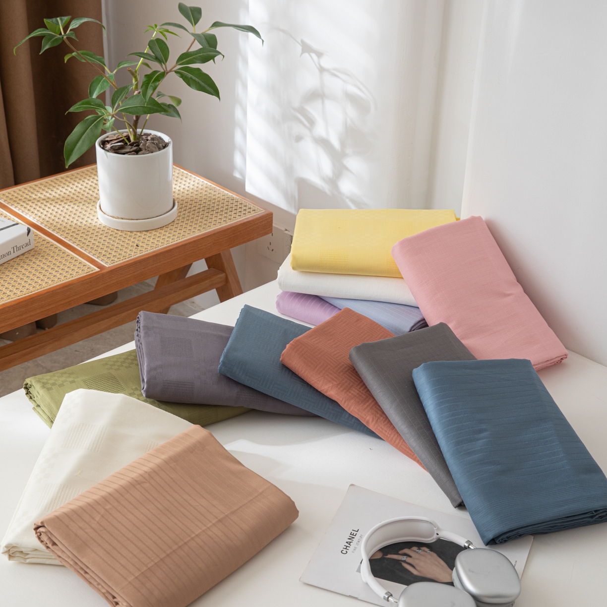 91家纺网 家纺一手货源 找家纺 简宜家居（朝初家纺） 2025新款60支贡缎提花A版纯棉床单 叠拍组合图