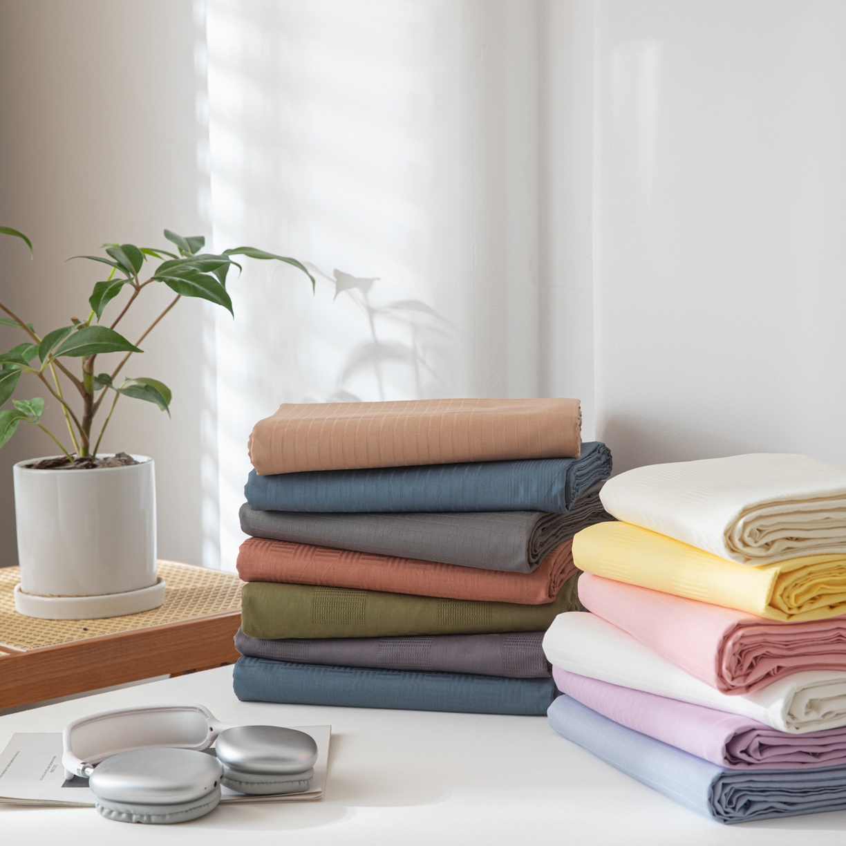 91家纺网 家纺一手货源 找家纺 简宜家居（朝初家纺） 2025新款60支贡缎提花A版纯棉床单 叠拍组合图