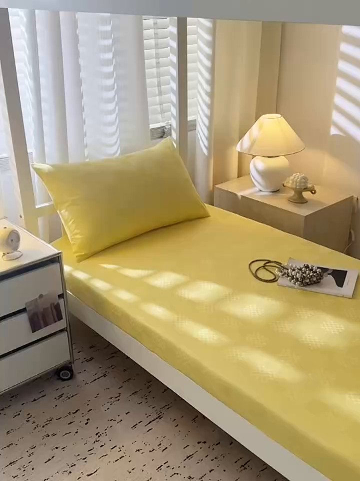 91家纺网 家纺一手货源 找家纺 简宜家居（朝初家纺） 2025新款60支贡缎提花A版纯棉床笠 格子-黄