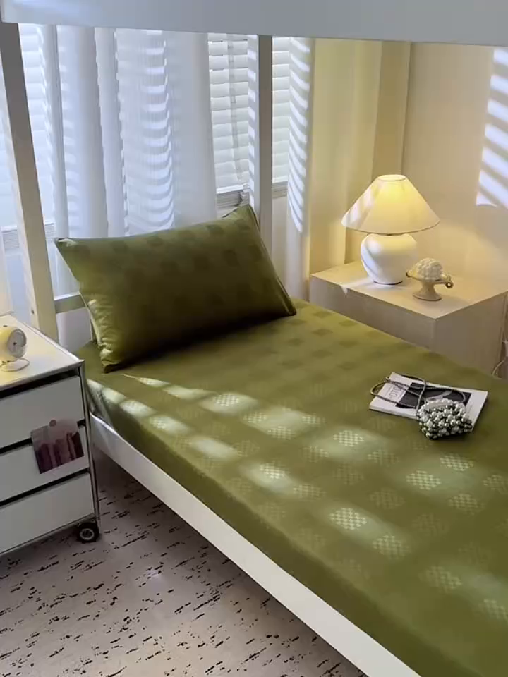 91家纺网 家纺一手货源 找家纺 简宜家居（朝初家纺） 2025新款60支贡缎提花A版纯棉床笠 格子-绿