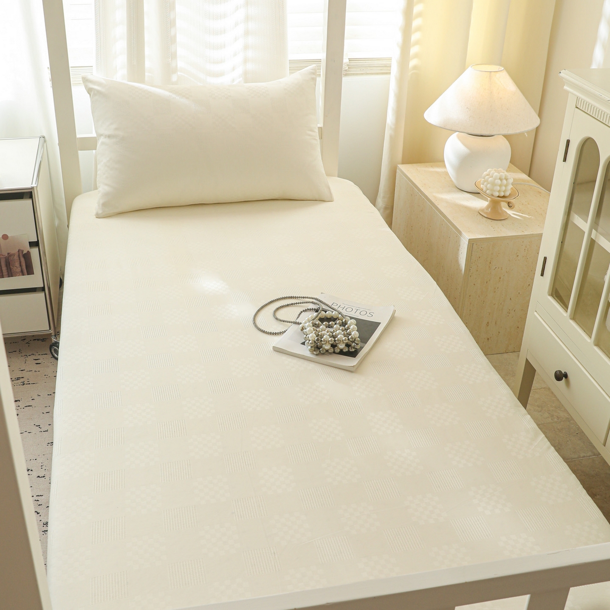 91家纺网 家纺一手货源 找家纺 简宜家居（朝初家纺） 2025新款60支贡缎提花A版纯棉床笠 格子-米白