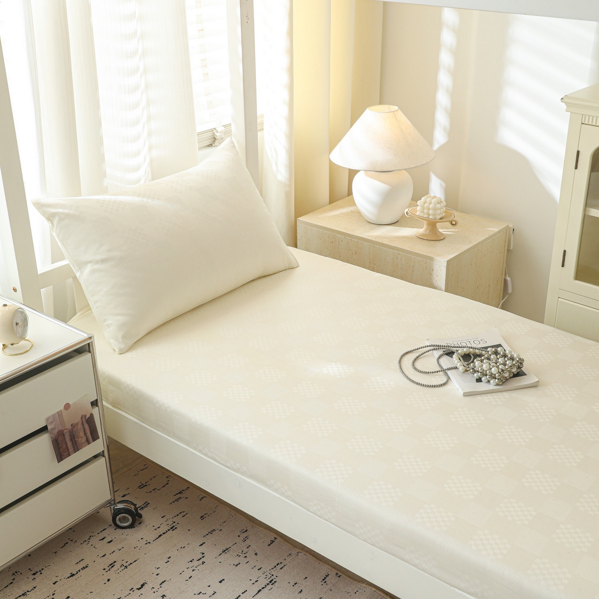 91家纺网 家纺一手货源 找家纺 简宜家居（朝初家纺） 2025新款60支贡缎提花A版纯棉床笠 格子-米白