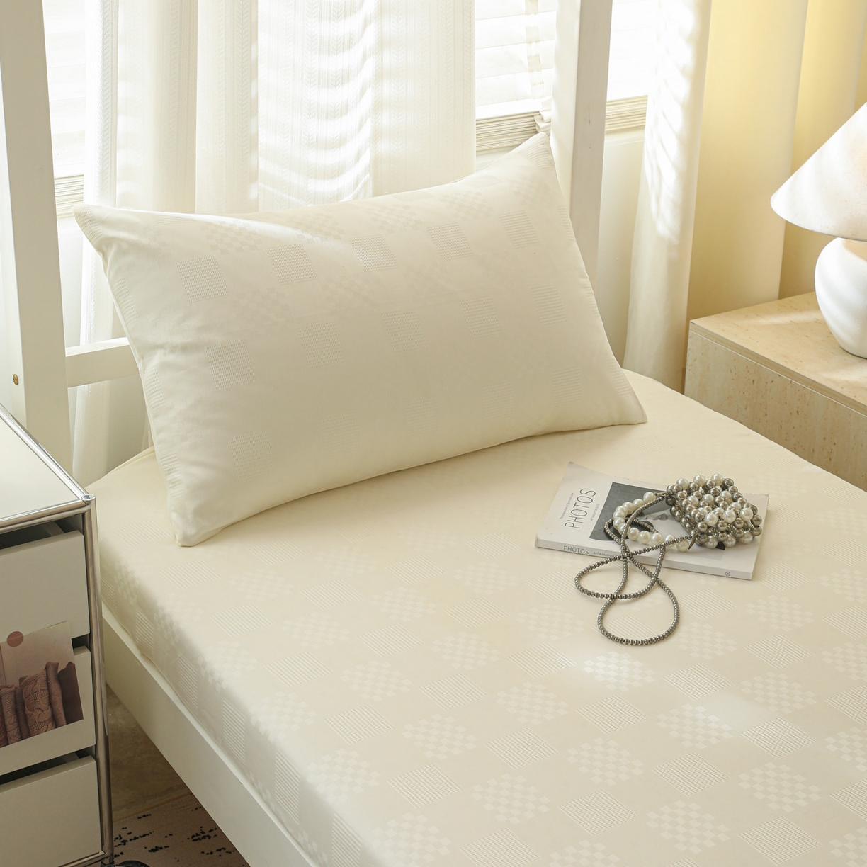 91家纺网 家纺一手货源 找家纺 简宜家居（朝初家纺） 2025新款60支贡缎提花A版纯棉床笠 格子-米白