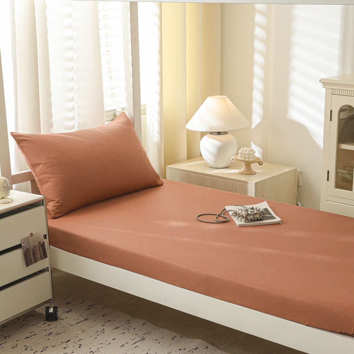 91家纺网 家纺一手货源 找家纺 简宜家居（朝初家纺） 2025新款60支贡缎提花A版纯棉床笠 简约-咖