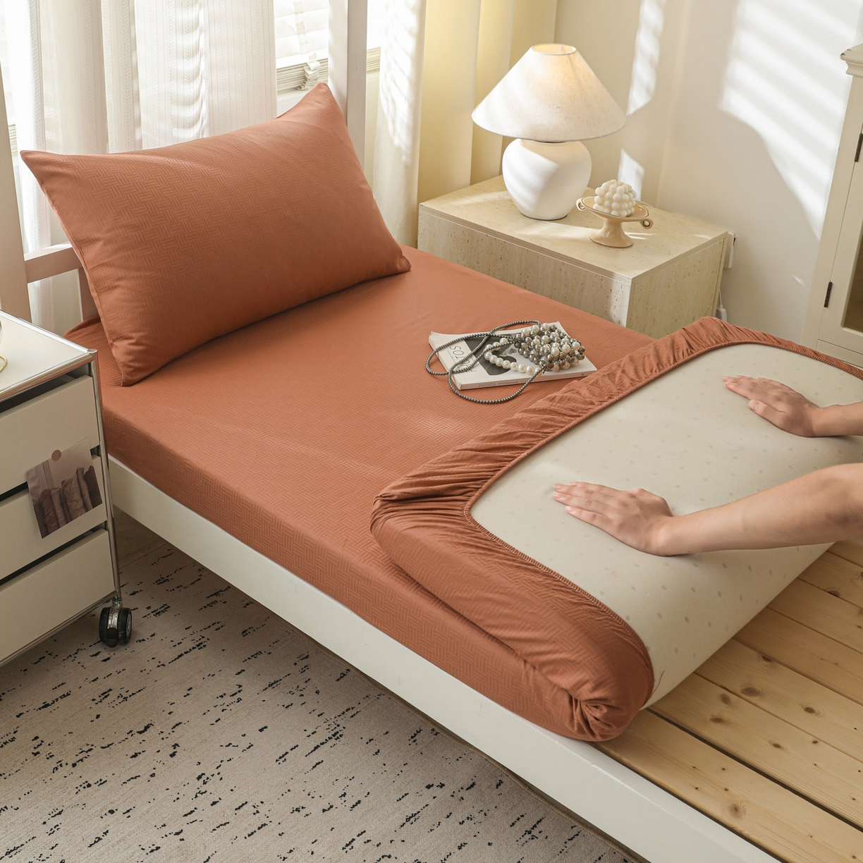 91家纺网 家纺一手货源 找家纺 简宜家居（朝初家纺） 2025新款60支贡缎提花A版纯棉床笠 简约-咖