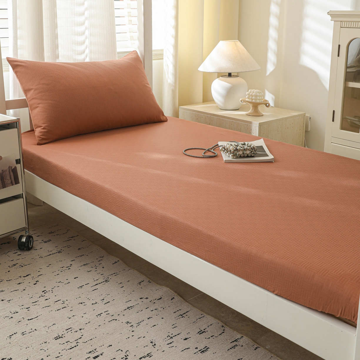 91家纺网 家纺一手货源 找家纺 简宜家居（朝初家纺） 2025新款60支贡缎提花A版纯棉床笠 简约-咖