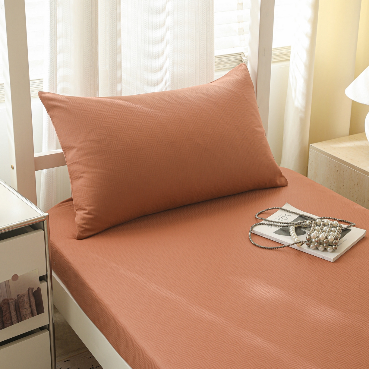 91家纺网 家纺一手货源 找家纺 简宜家居（朝初家纺） 2025新款60支贡缎提花A版纯棉床笠 简约-咖