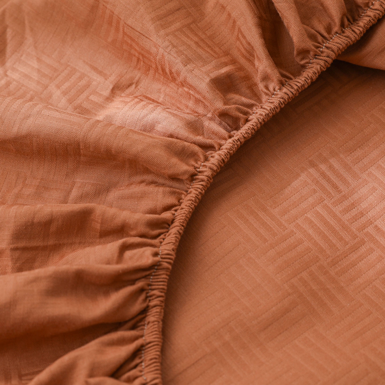 91家纺网 家纺一手货源 找家纺 简宜家居（朝初家纺） 2025新款60支贡缎提花A版纯棉床笠 简约-咖