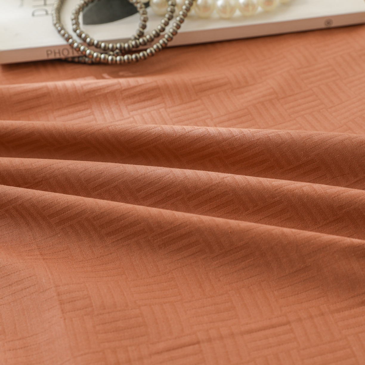 91家纺网 家纺一手货源 找家纺 简宜家居（朝初家纺） 2025新款60支贡缎提花A版纯棉床笠 简约-咖