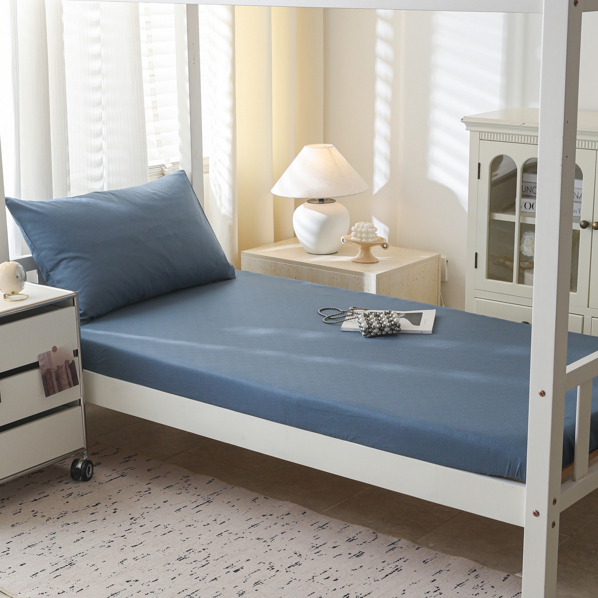 91家纺网 家纺一手货源 找家纺 简宜家居（朝初家纺） 2025新款60支贡缎提花A版纯棉床笠 简约-蓝