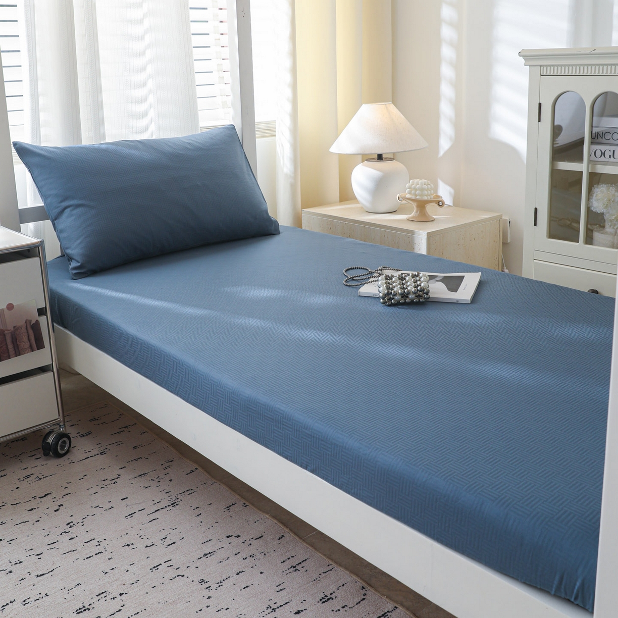 91家纺网 家纺一手货源 找家纺 简宜家居（朝初家纺） 2025新款60支贡缎提花A版纯棉床笠 简约-蓝